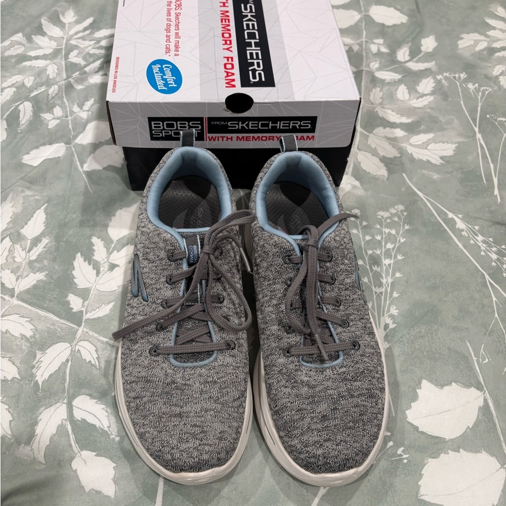 Skechers Woman’s Knit Gray and Blue Sneakers